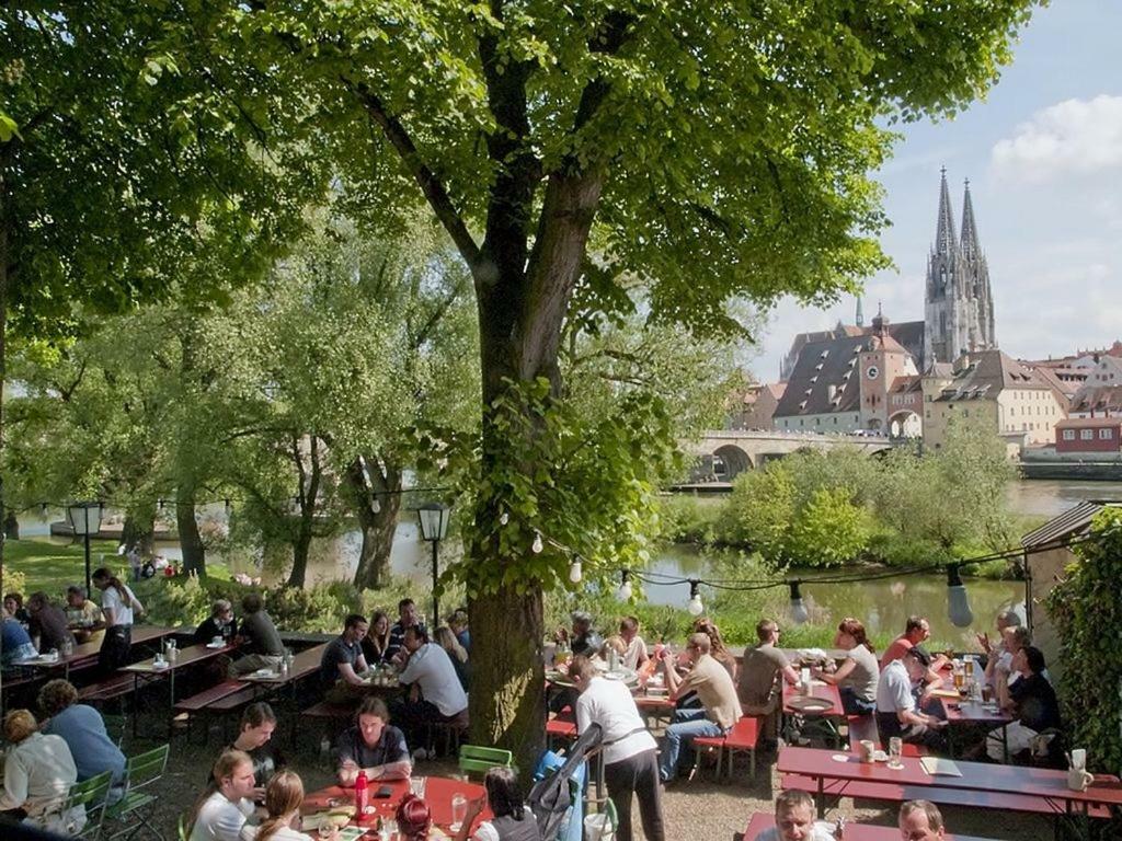 Schloss Weichs Zu Regensburg Mit 2Schlafzimmer Parkplatz Internet 75Qm Zentrum Dış mekan fotoğraf